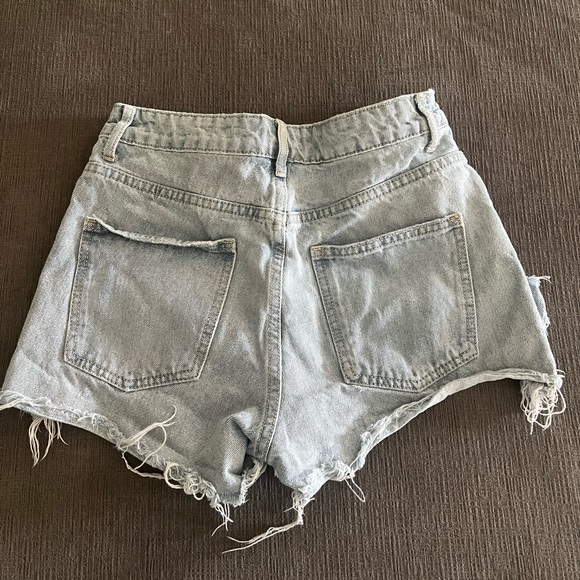 WOMEN’S DENIM SHORTS SIZE M FROM ADIKA - Picture 3 of 3